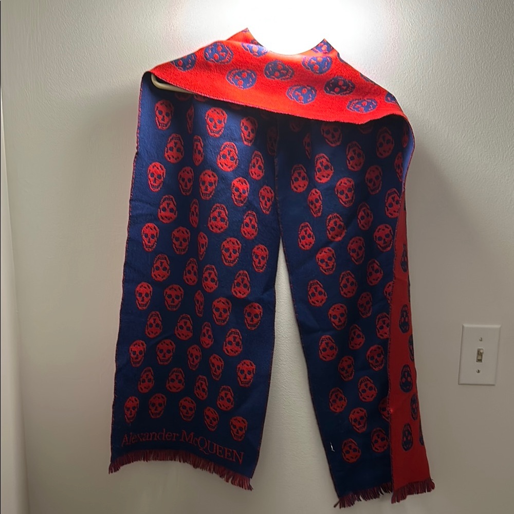 Alexander McQueen Red and Blue Skull Scarf - Picture 4 of 4
